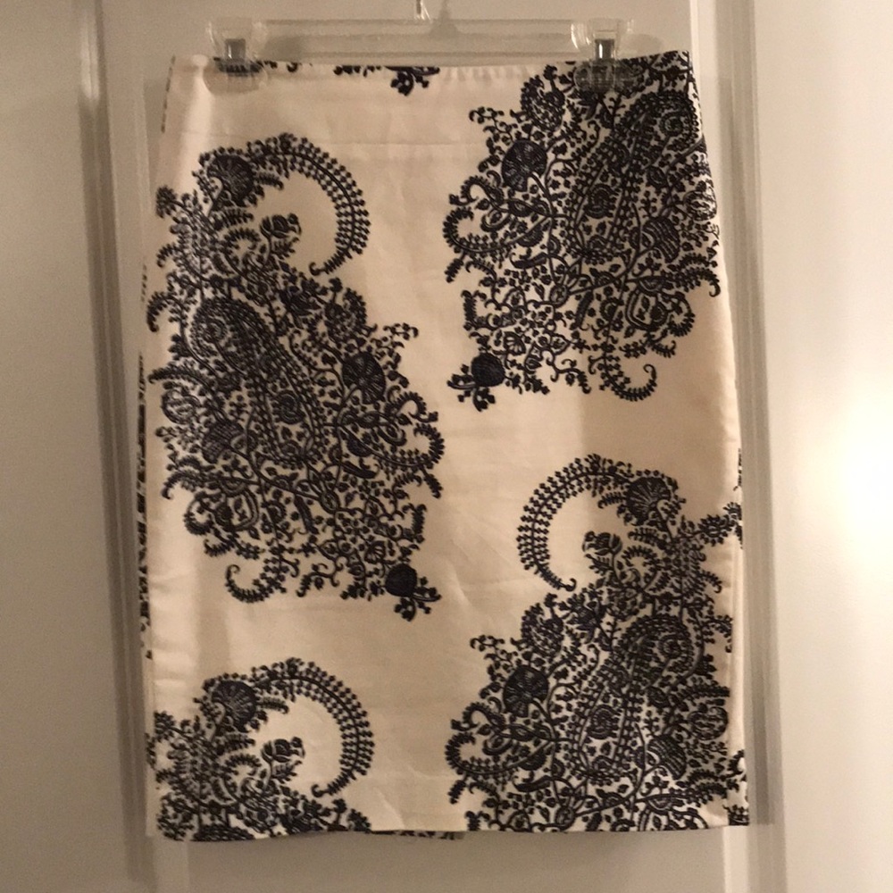 Sale! Simply gorgeous Loft skirt! Like new!